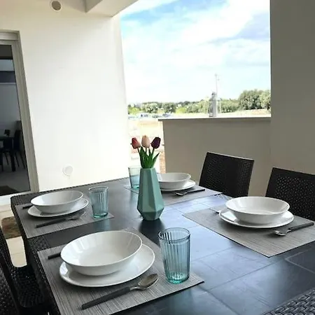 Borgonovo 1 Apartment *